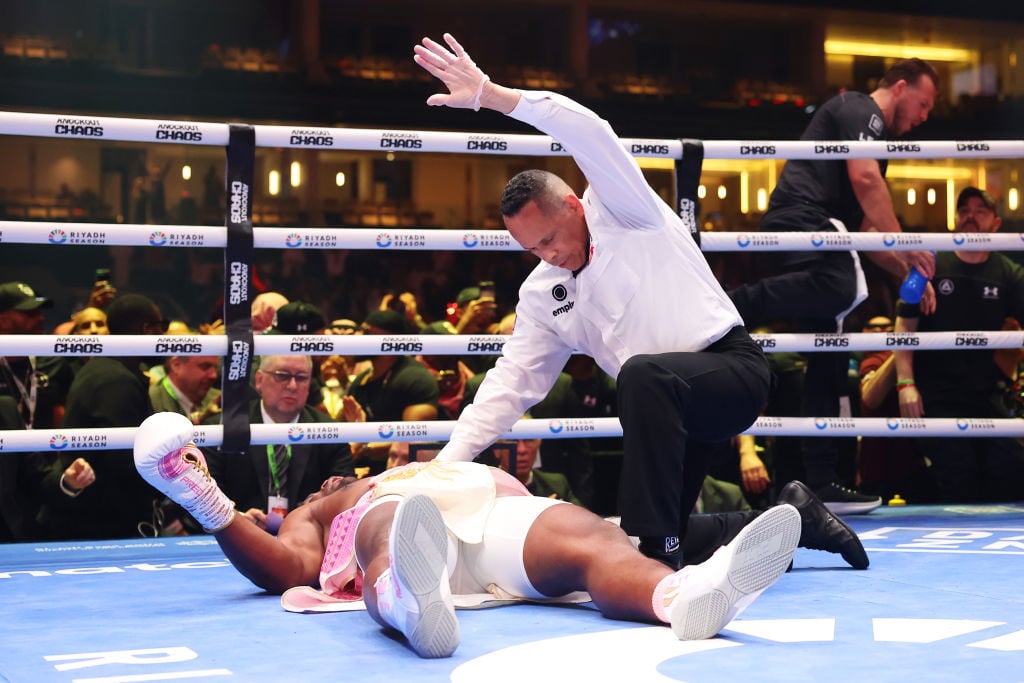 Joshua-Ngannou-action2_Richard-Pelham_GettyImages.jpg