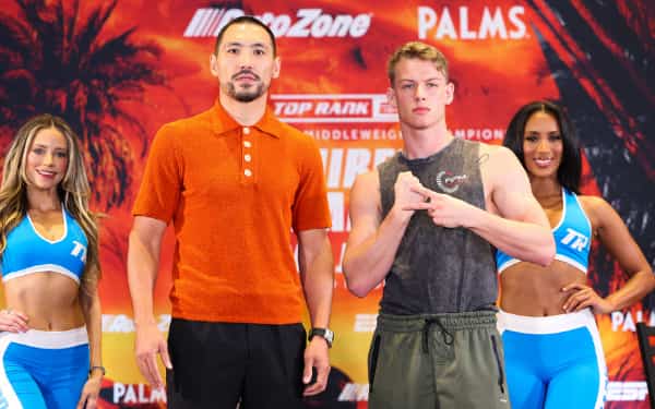 Janibek-Alimkhanuly-vs-Andrei-Mikhailovich_pose.jpg