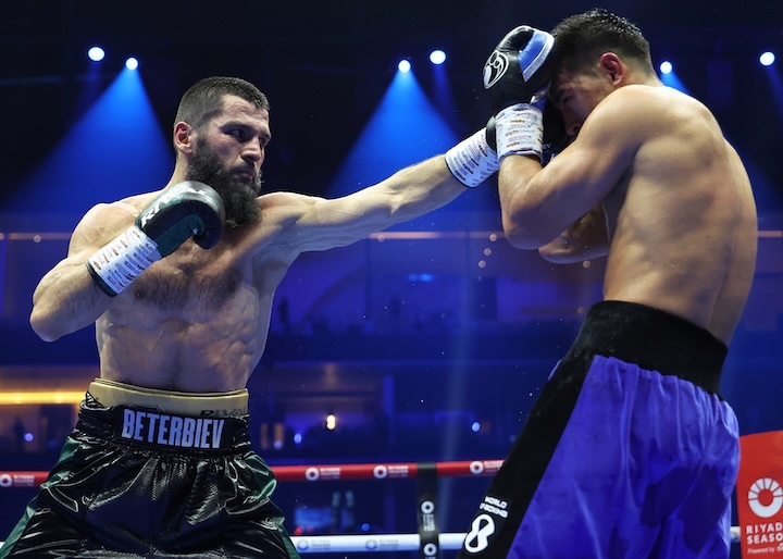 Artur-Beterbiev-Dmitry-Bivol_action18.jpg