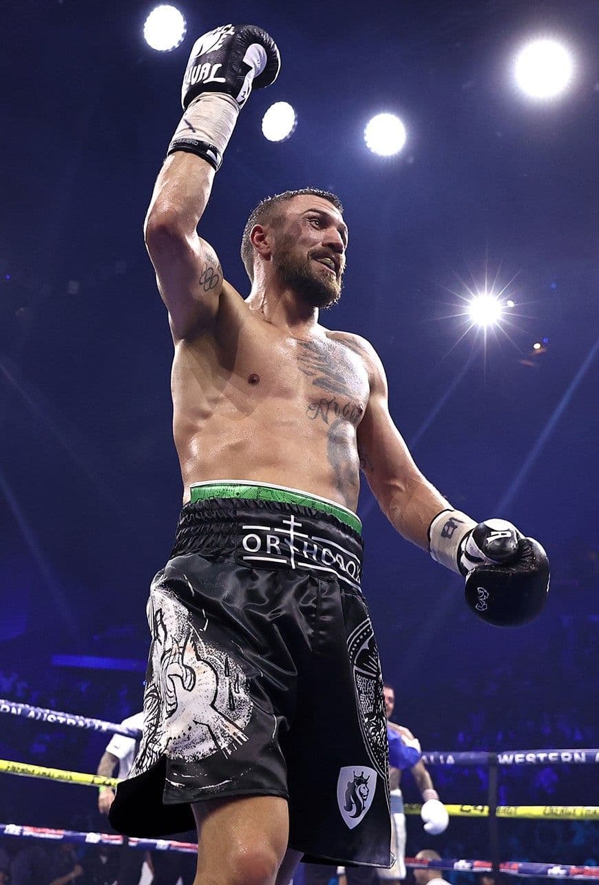 Vasiliy_Lomachenko_celebrates2_533798ef92.jpg
